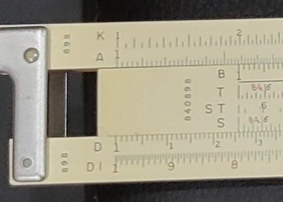 Figure 3 — The left end of my 4071-3's reverse face with the slide drawn out: the serial, read as 640890, runs vertically on the slide end beside the scale names B, T, ST and S, and "890" is printed on both t…